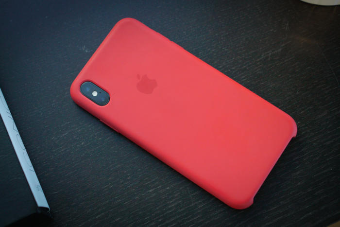 Apple silikónový obal pre iPhone XS - červený 3
