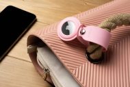Puzdro FIXED Silky pre Apple AirTag s popruhom, ružové – Obrázok 4